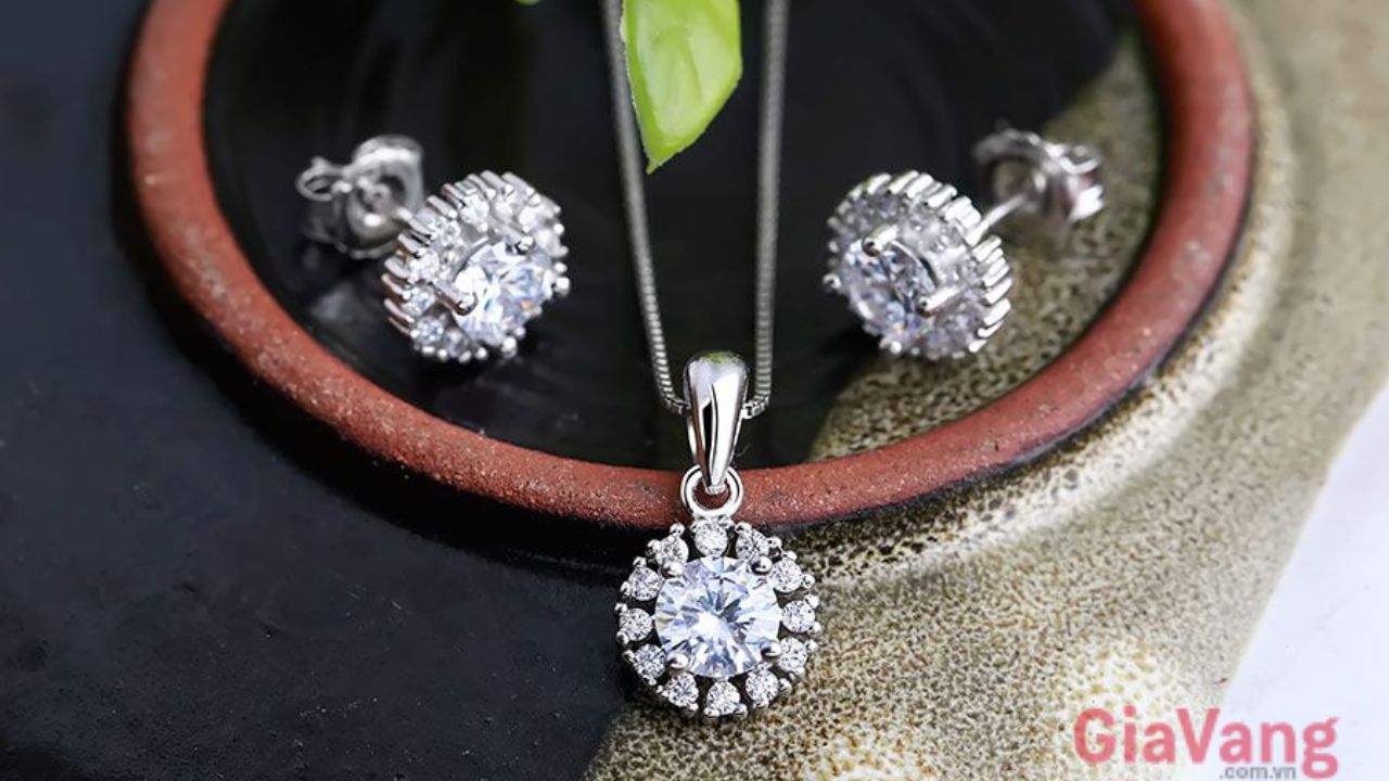 10 cách làm sáng bạc tại nhà đơn giản, dễ làm