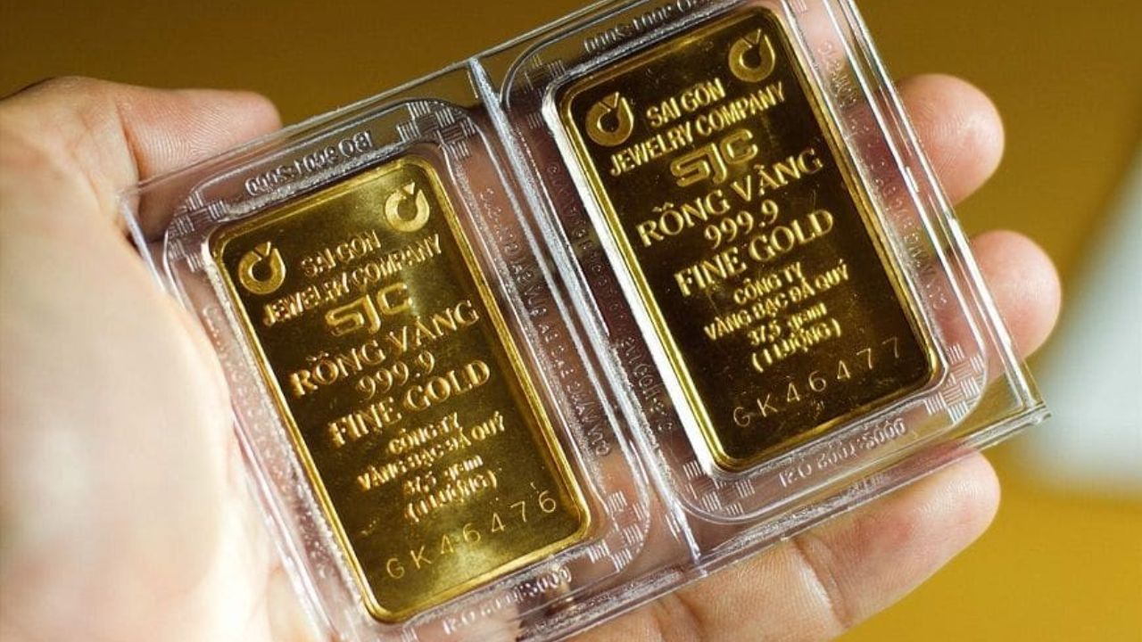 Tại sao giá vàng Việt Nam tăng vọt, chênh lệch lớn với giá thế giới?