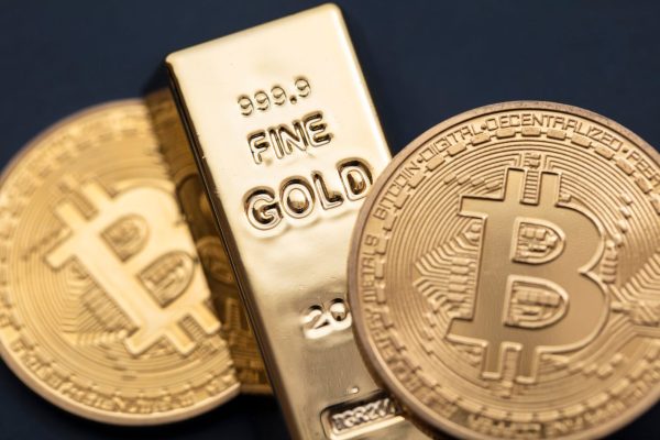 Vàng đối mặt với thách thức từ Quỹ Giao dịch Bitcoin trong Năm 2024 2 Vàng đối mặt với thách thức từ Quỹ Giao dịch Bitcoin trong Năm 2024