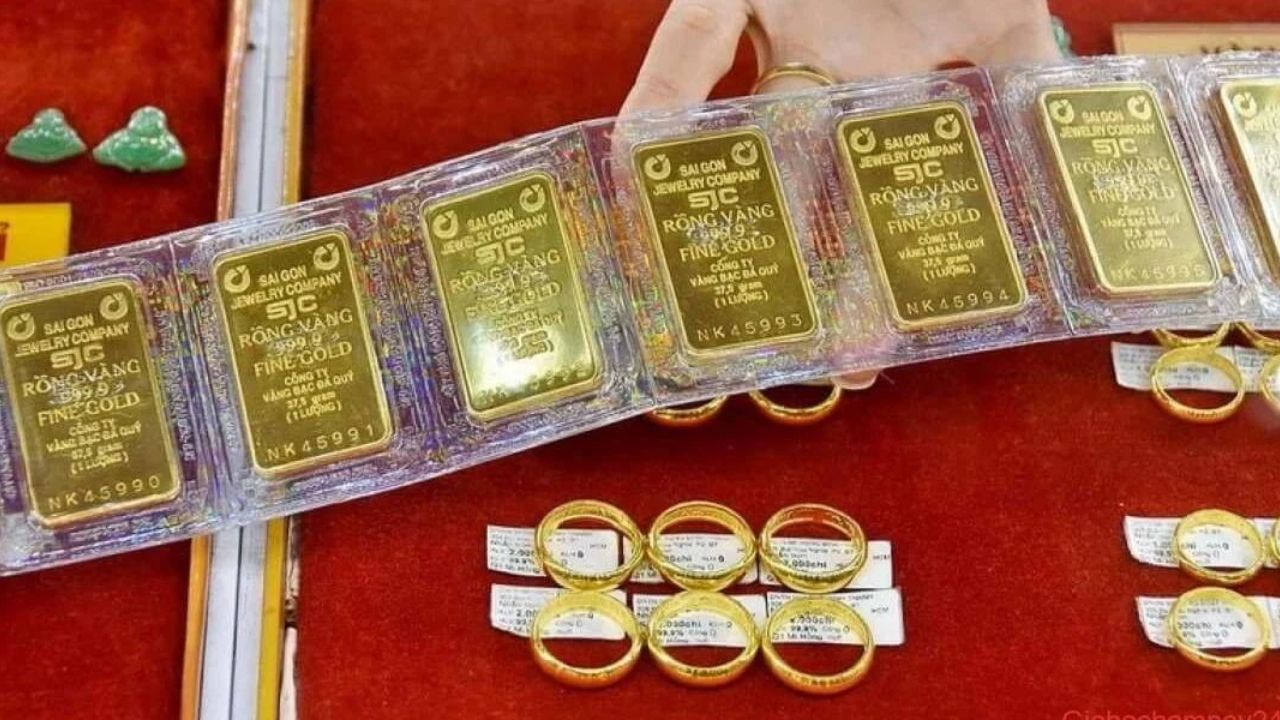 Nên mua vàng miếng hay vàng nhẫn?
