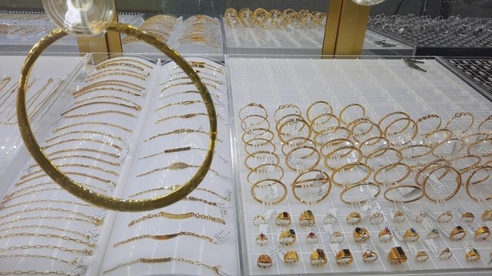 Giá vàng hôm nay 1/8: Giá vàng tiếp tục "phi mã"