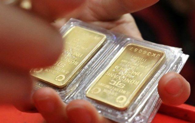 Tại sao giá vàng thế giới tăng mà SJC giảm sâu? Giải mã nghịch lý